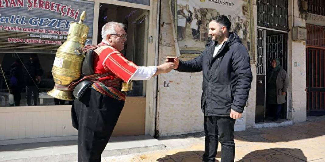 Sulandırdıkça bereketi daha da artıyor! Ramazan’da kola değil bunu için: Litresi 25 TL’den satılıyor 5